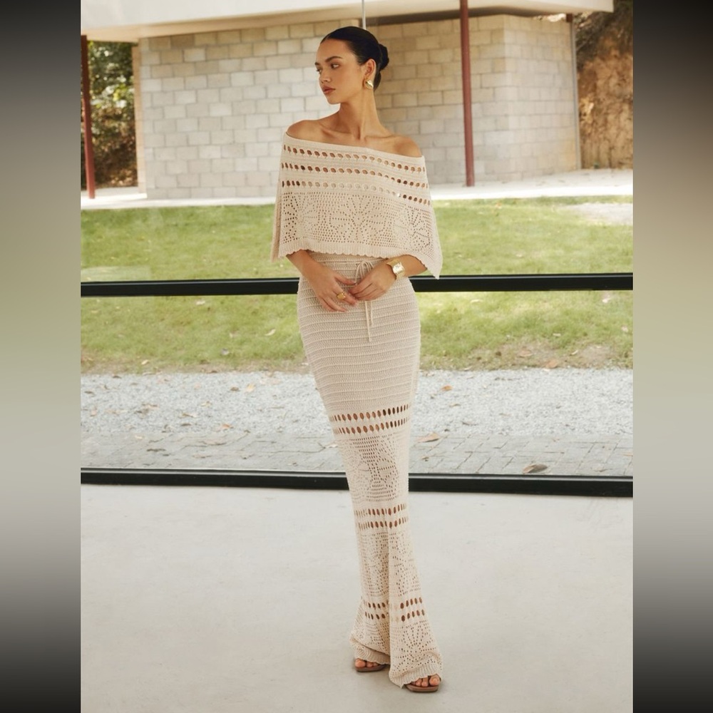 Hollow Out Off-Shoulder Maxi Dress With A Shawl